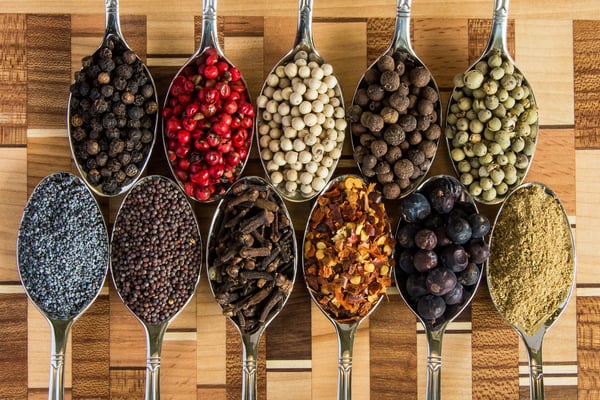 Spice-filled spoons on a mat